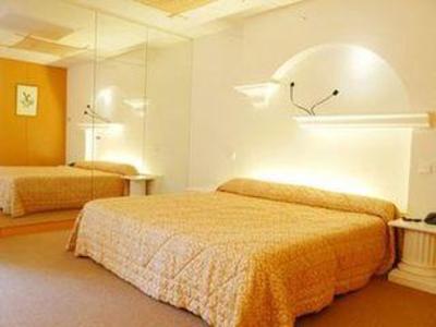 фото отеля Hostellerie Du Vieux Moulin Autun