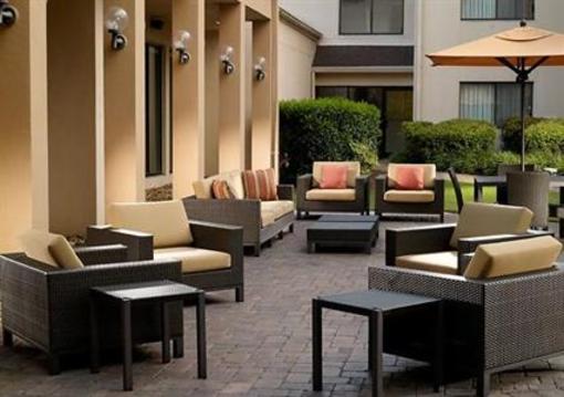 фото отеля Courtyard by Marriott Savannah Midtown