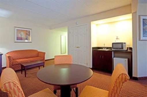 фото отеля Holiday Inn Express Richmond Airport