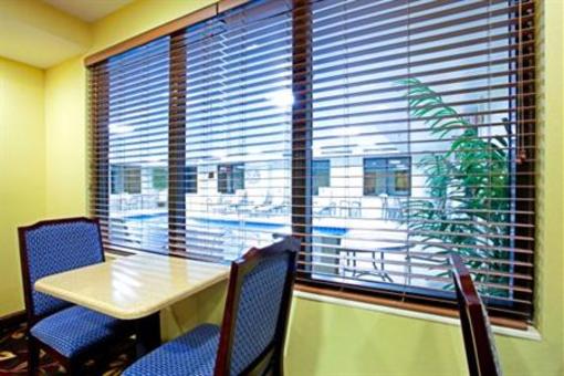 фото отеля Holiday Inn Express Richmond Airport