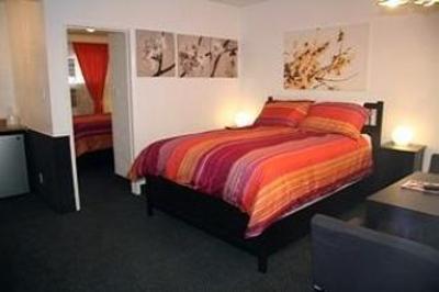 фото отеля Adventurer Allsuite Hotel