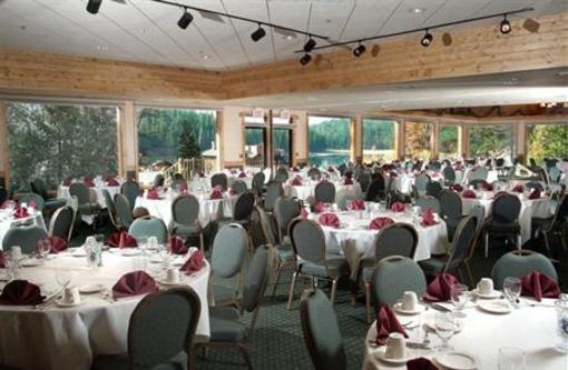 фото отеля Pines Resort and Conference Center