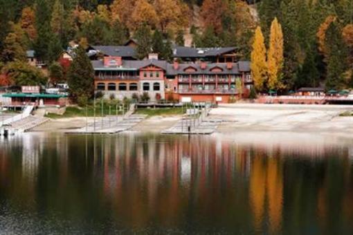 фото отеля Pines Resort and Conference Center