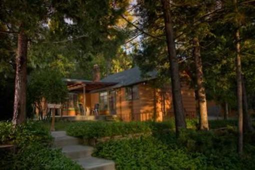 фото отеля Pines Resort and Conference Center