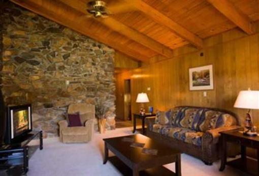 фото отеля Pines Resort and Conference Center