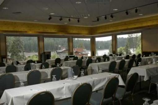 фото отеля Pines Resort and Conference Center