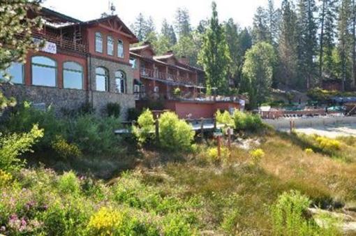 фото отеля Pines Resort and Conference Center
