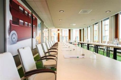 фото отеля Holiday Inn Express Utrecht - Papendorp