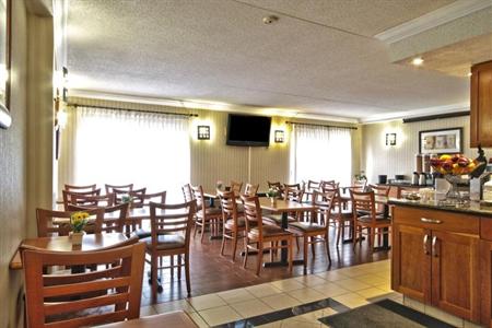 фото отеля Best Western Plus Kitchener Hotel