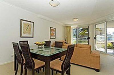 фото отеля Kirra Beach Apartments