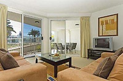 фото отеля Kirra Beach Apartments