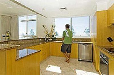 фото отеля Kirra Beach Apartments