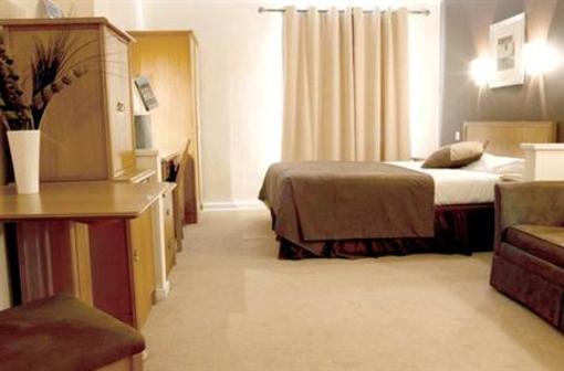 фото отеля Holiday Inn Garden Court Aylesbury