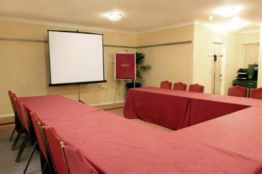 фото отеля Holiday Inn Garden Court Aylesbury