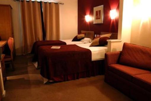фото отеля Holiday Inn Garden Court Aylesbury