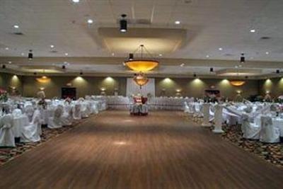 фото отеля Crowne Plaza Hotel Airport Milwaukee