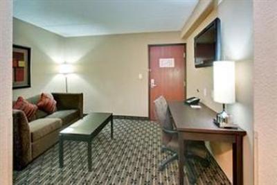 фото отеля Crowne Plaza Hotel Airport Milwaukee