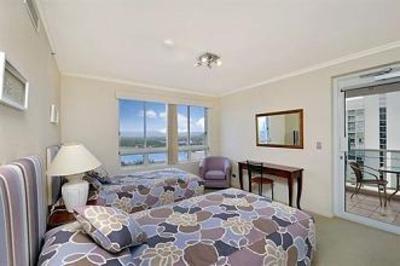 фото отеля Oscar On Main Resort Gold Coast