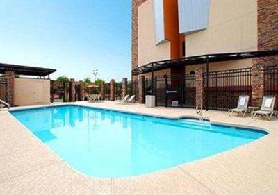 фото отеля Comfort Suites Univ. of Phoenix Stadium Area