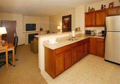 фото отеля Comfort Suites Univ. of Phoenix Stadium Area