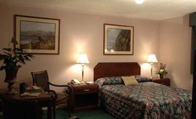 фото отеля Roosevelt Inn & Suites