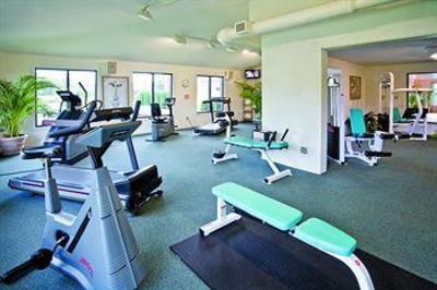 фото отеля Roosevelt Inn & Suites