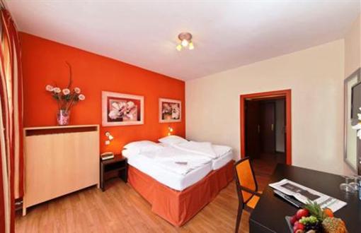 фото отеля Plaza Hotel Düsseldorf