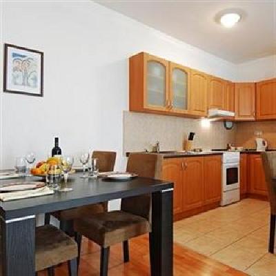 фото отеля Locust Tree Apartments
