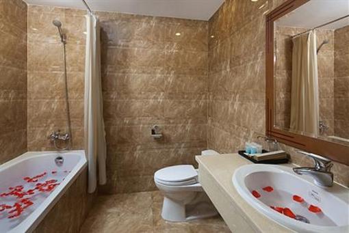 фото отеля First Eden Hotel