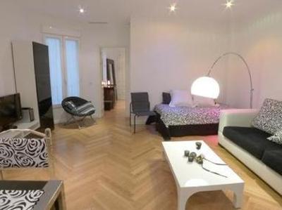 фото отеля Bestay Gran Via