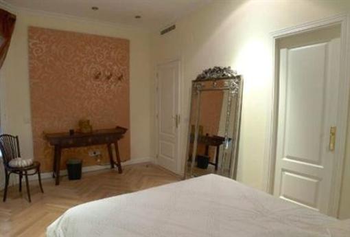 фото отеля Bestay Gran Via