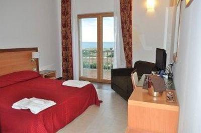фото отеля Scoglio Degli Achei Hotel Carovigno