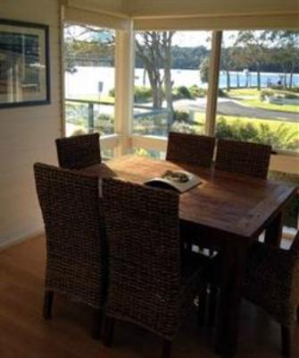 фото отеля Lakeside Holiday Apartments Merimbula