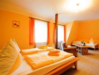 фото отеля Landgasthof und Hotel Zum Hirsch