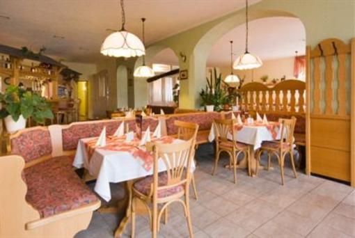 фото отеля Landgasthof und Hotel Zum Hirsch
