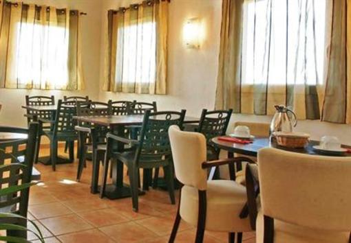 фото отеля L'Auberge Everhotel Mainvilliers