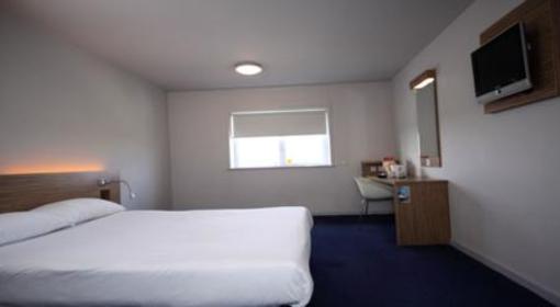 фото отеля Travelodge Cheshunt