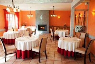 фото отеля Auberge De Clochemerle Vaux-en-Beaujolais