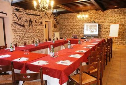 фото отеля Auberge De Clochemerle Vaux-en-Beaujolais
