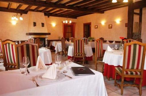 фото отеля Auberge De Clochemerle Vaux-en-Beaujolais