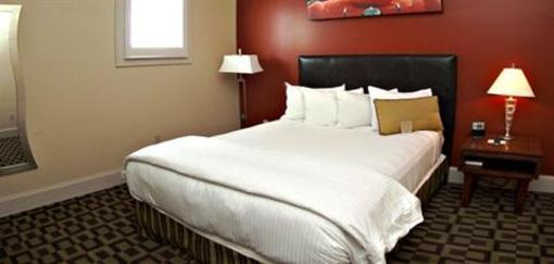 фото отеля Carriage House Suites