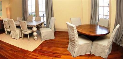 фото отеля Carriage House Suites