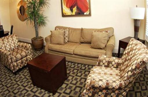фото отеля Carriage House Suites