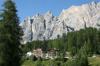 фото отеля Hotel Des Alpes Cortina d'Ampezzo