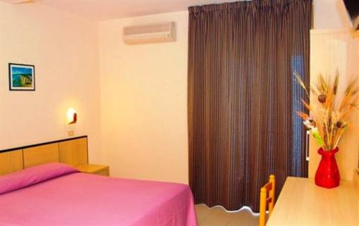 фото отеля Hotel Cristalda