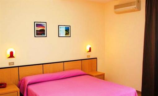 фото отеля Hotel Cristalda