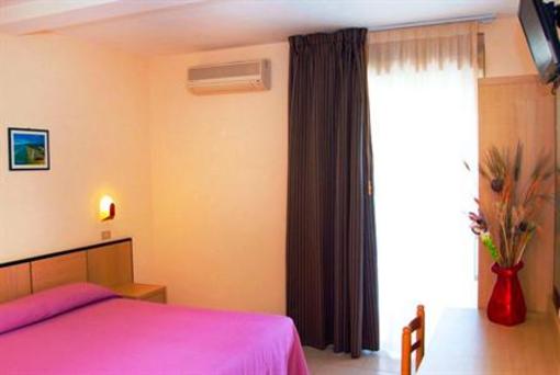 фото отеля Hotel Cristalda
