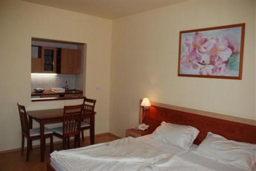 фото отеля Hotel Relax Apartman Sarvar