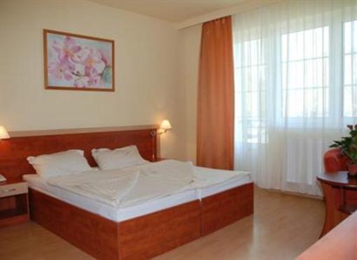фото отеля Hotel Relax Apartman Sarvar