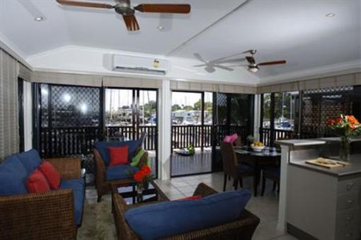 фото отеля Dolphin Waters Apartment Tin Can Bay